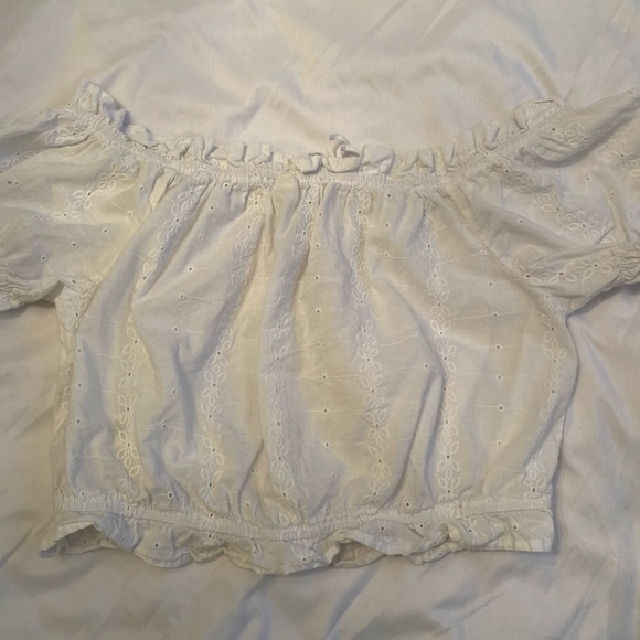 Cropped Embroidered Blouse - Picture 4 of 4